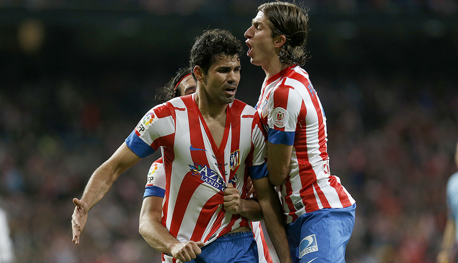 Temporada 12/13. Final Copa del Rey 2012-13. Real Madrid - Atlético de Madrid. Filipe y Diego Costa celebran el gol atlético